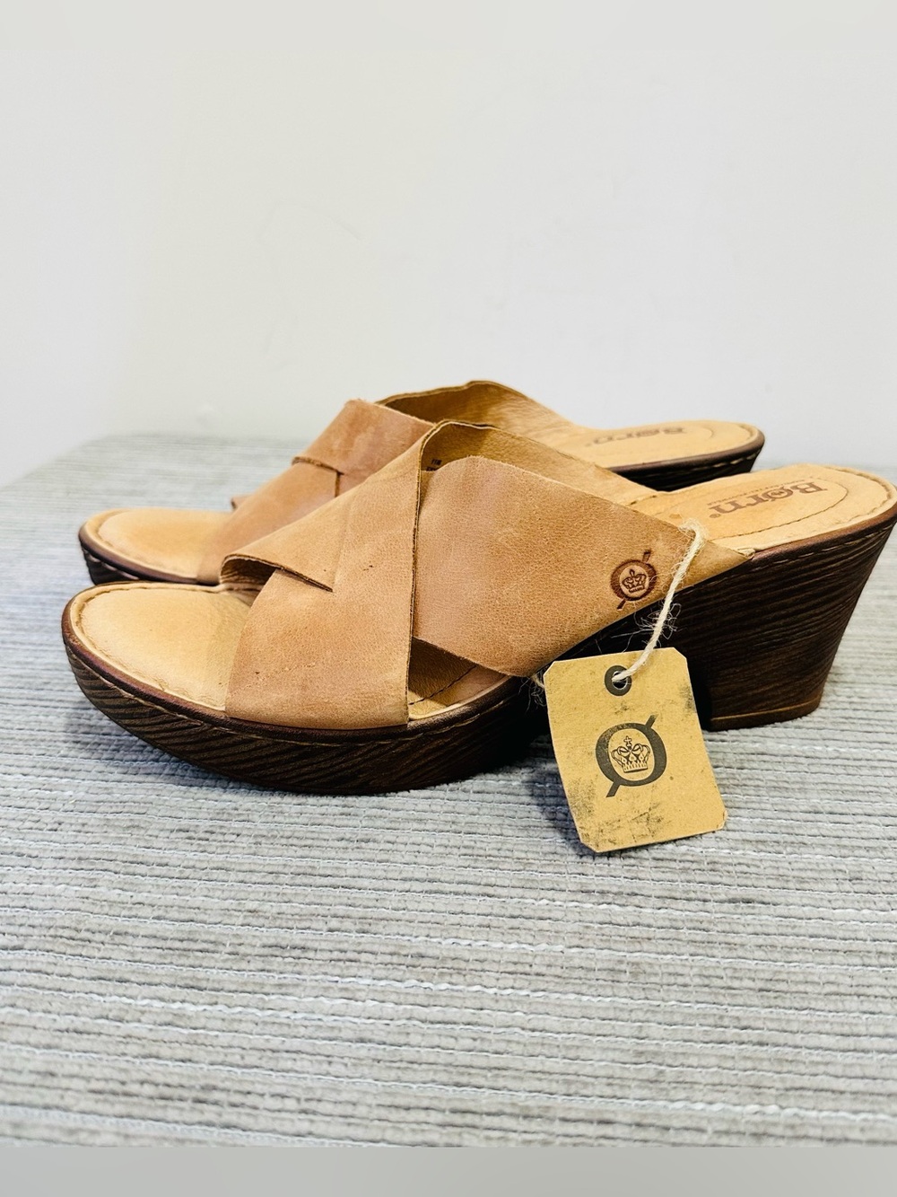 Born Basics Leather Sandals Slip on Wedge Heel Brown Criss Cross 11M‎ NWT